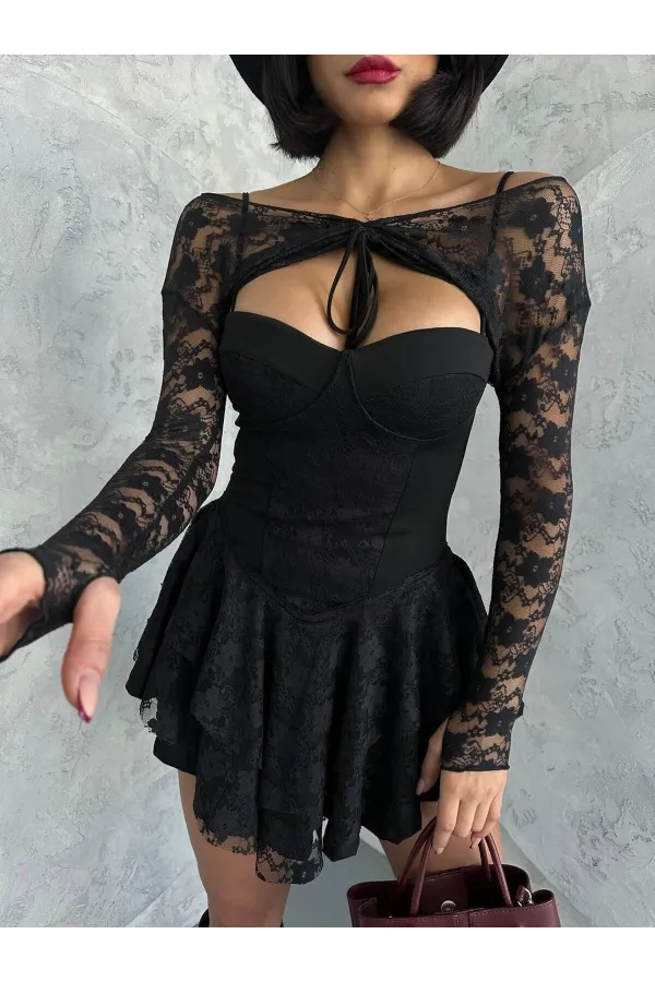 BOLÉRO AVEC DÉTAIL INTÉRIEUR DU SHORT