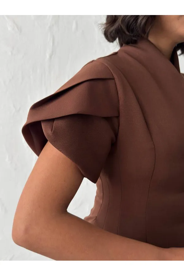 ENSEMBLE DE DÉTAILS À VOLANTS D'ÉPAULE