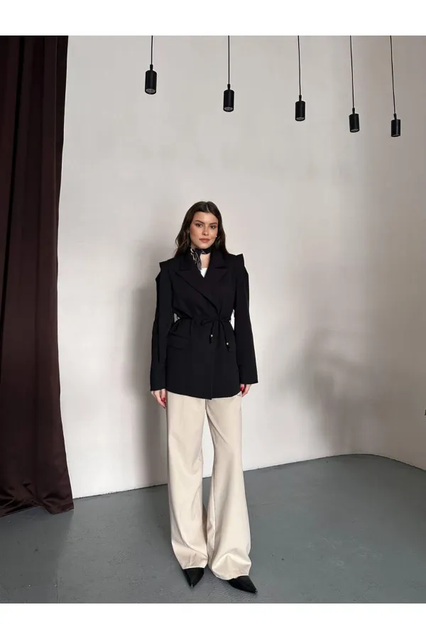 VESTE AVEC CEINTURE D'ÉPAULE ET MANCHES TOMBASES