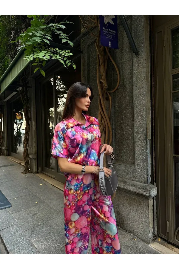 ENSEMBLE DEUX PIÈCES EN SATIN À COL POLO